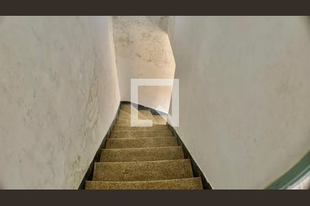 Casa à venda com 232m², 5 quartos e 2 vagasEscada