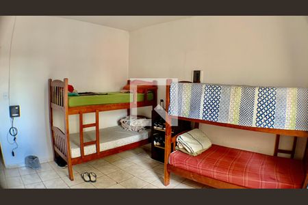 Casa à venda com 232m², 5 quartos e 2 vagasQuarto 3