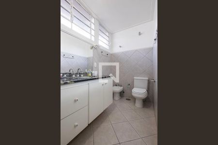 Suíte - Banheiro de casa à venda com 3 quartos, 300m² em Sumaré, São Paulo