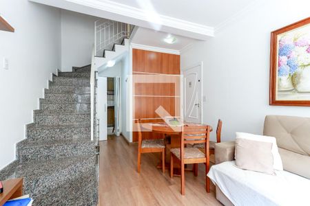 Sala de casa de condomínio à venda com 3 quartos, 140m² em Vila Nivi, São Paulo