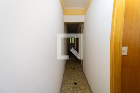 Corredor de casa para alugar com 3 quartos, 350m² em Jardim Vila Formosa, São Paulo