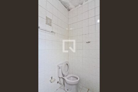 Banheiro da Suíte de casa para alugar com 2 quartos, 90m² em Parque Maria Domitila, São Paulo