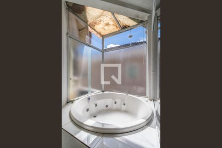 Casa de condomínio à venda com 640m², 4 quartos e 3 vagasBanheiro da Suíte 4