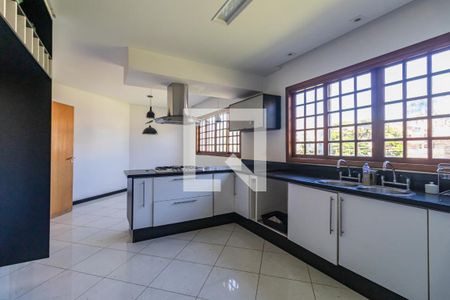 Casa de condomínio à venda com 640m², 4 quartos e 3 vagasCozinha