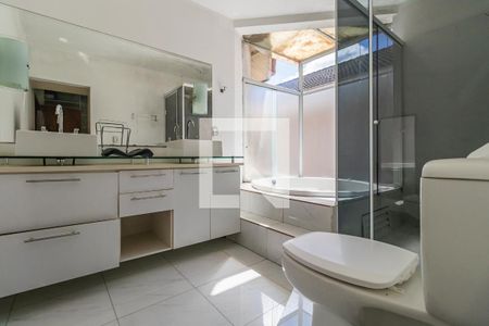 Casa de condomínio à venda com 640m², 4 quartos e 3 vagasBanheiro da Suíte 4