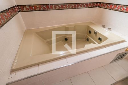 Casa de condomínio à venda com 640m², 4 quartos e 3 vagasBanheiro da Suíte 1