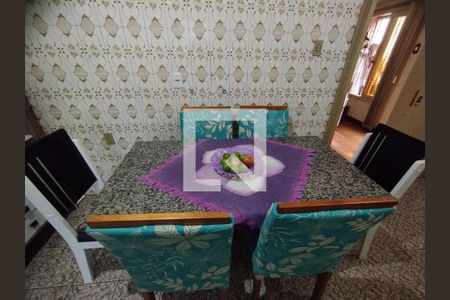 Casa à venda com 160m², 3 quartos e 2 vagas Casa à venda com 160m², 3 quartos e 2 vagasCozinha