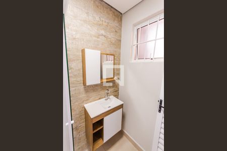 Banheiro de casa para alugar com 1 quarto, 45m² em Parque Erasmo Assunção, Santo André