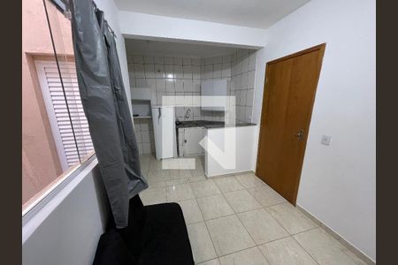 Sala de estar de apartamento para alugar com 1 quarto, 40m² em Vila Butantã, São Paulo