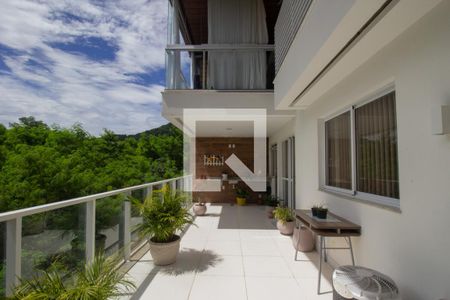 Apartamento à venda com 83m², 2 quartos e 1 vagaVaranda