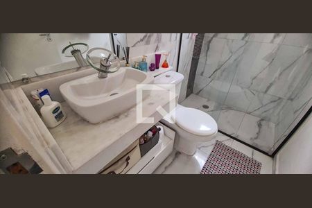 Casa à venda com 170m², 3 quartos e 4 vagasBanheiro da Suíte 1