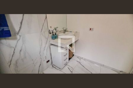 Casa à venda com 170m², 3 quartos e 4 vagasBanheiro da Suíte 2