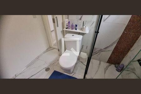 Casa à venda com 170m², 3 quartos e 4 vagasBanheiro da Suíte 2