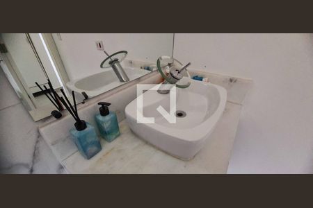 Casa à venda com 170m², 3 quartos e 4 vagasBanheiro da Suíte 2