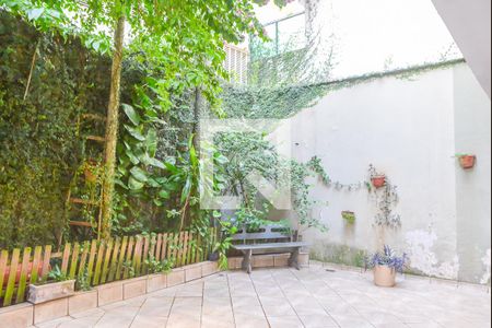 Casa à venda com 280m², 4 quartos e 3 vagas Casa à venda com 280m², 4 quartos e 3 vagasQuintal