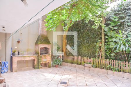 Casa à venda com 280m², 4 quartos e 3 vagas Casa à venda com 280m², 4 quartos e 3 vagasChurrasqueira