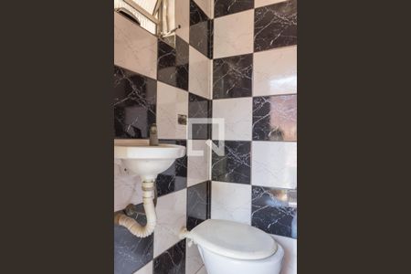 Casa à venda com 138m², 2 quartos e 2 vagas Casa à venda com 138m², 2 quartos e 2 vagasBanheiro de Serviço