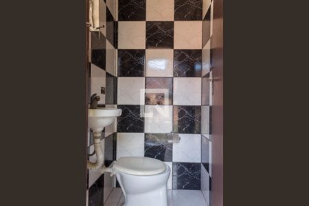 Casa à venda com 138m², 2 quartos e 2 vagas Casa à venda com 138m², 2 quartos e 2 vagasBanheiro de Serviço