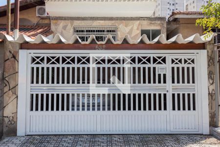 Casa à venda com 138m², 2 quartos e 2 vagas Casa à venda com 138m², 2 quartos e 2 vagasFachada