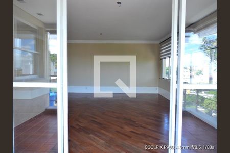 Sala de casa de condomínio para alugar com 3 quartos, 170m² em Vila Madalena, São Paulo