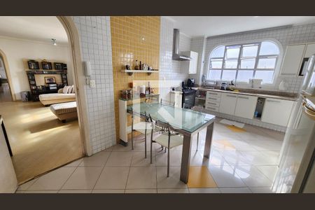 Apartamento para alugar com 350m², 5 quartos e 3 vagas Apartamento para alugar com 350m², 5 quartos e 3 vagasCozinha