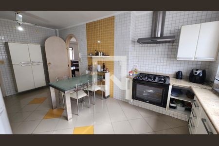 Apartamento para alugar com 350m², 5 quartos e 3 vagas Apartamento para alugar com 350m², 5 quartos e 3 vagasCozinha