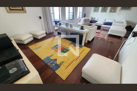 Apartamento para alugar com 350m², 5 quartos e 3 vagas Apartamento para alugar com 350m², 5 quartos e 3 vagasSala de TV
