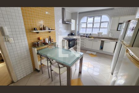 Apartamento para alugar com 350m², 5 quartos e 3 vagas Apartamento para alugar com 350m², 5 quartos e 3 vagasCozinha