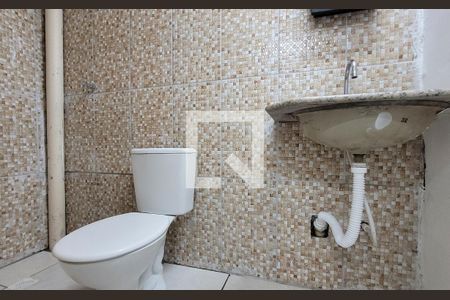 Banheiro de kitnet/studio para alugar com 1 quarto, 16m² em Parque Gerassi, Santo André