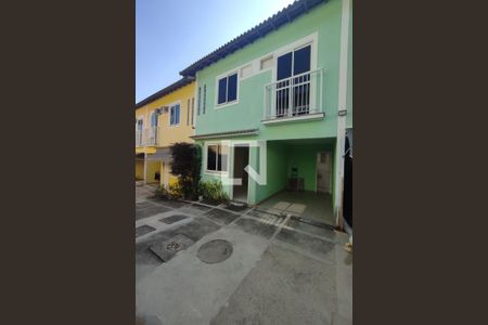 Casa de condomínio à venda com 85m², 3 quartos e 1 vagaFachada