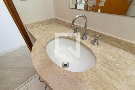 Casa à venda com 300m², 3 quartos e 4 vagasBanheiro da Suíte 2