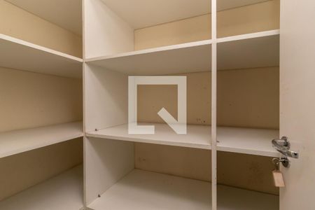 Casa à venda com 300m², 3 quartos e 4 vagasGaragem - Depósito