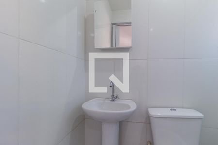 Banheiro de casa para alugar com 1 quarto, 27m² em Jardim Roberto, Osasco