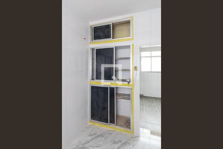 Apartamento à venda com 80m², 2 quartos e sem vaga Apartamento à venda com 80m², 2 quartos e sem vagaCozinha - Armários