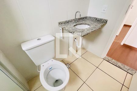 Casa para alugar com 44m², 2 quartos e 1 vaga Casa para alugar com 44m², 2 quartos e 1 vagaBanheiro