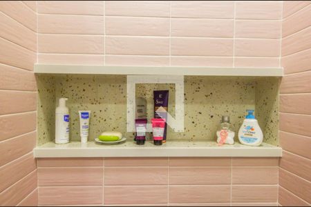 Apartamento à venda com 70m², 2 quartos e 2 vagasDetalhe do Banheiro da Suite