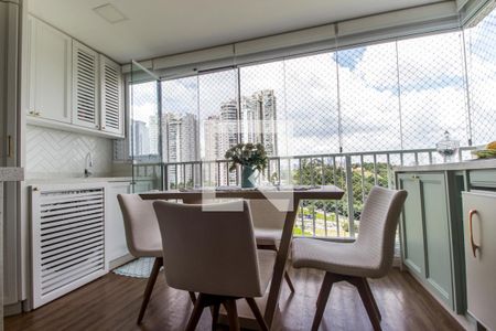 Apartamento à venda com 70m², 2 quartos e 2 vagasVaranda