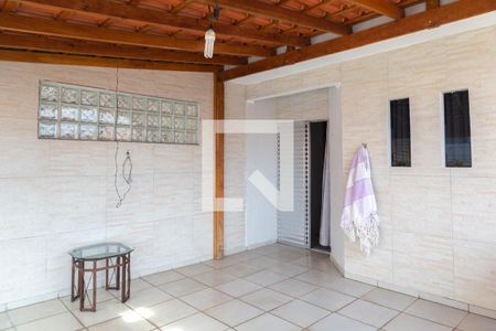 Casa à venda com 119m², 3 quartos e 2 vagasÁrea externa 