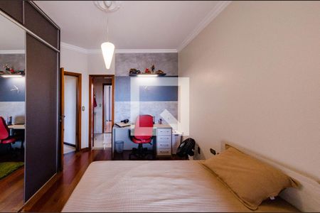 Casa à venda com 390m², 5 quartos e 4 vagasSemi-suíte 2