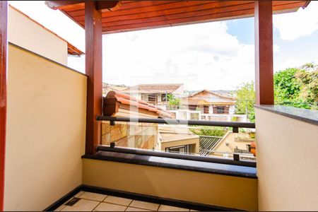 Casa à venda com 390m², 5 quartos e 4 vagasVaranda