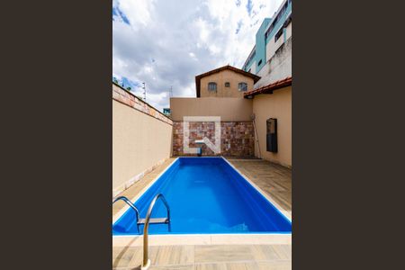 Casa à venda com 390m², 5 quartos e 4 vagasPiscina