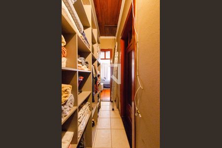 Casa à venda com 390m², 5 quartos e 4 vagasCloset