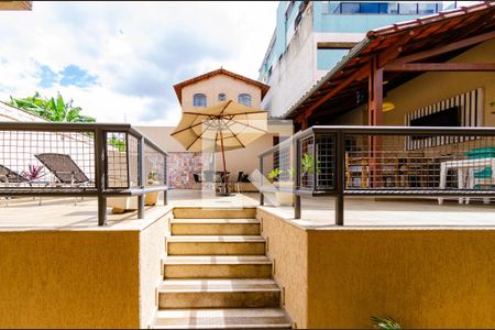 Casa à venda com 390m², 5 quartos e 4 vagasÁrea externa