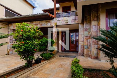 Casa à venda com 390m², 5 quartos e 4 vagasEntrada