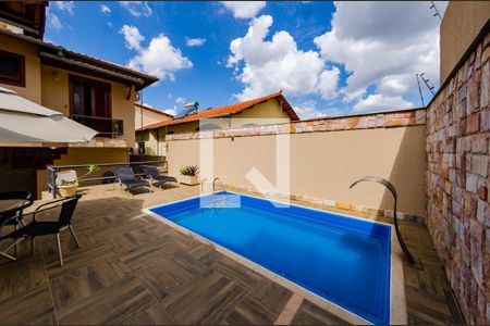 Casa à venda com 390m², 5 quartos e 4 vagasPiscina