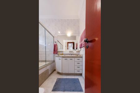 Casa à venda com 390m², 5 quartos e 4 vagasBanheiro suíte