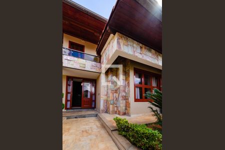 Casa à venda com 390m², 5 quartos e 4 vagasEntrada