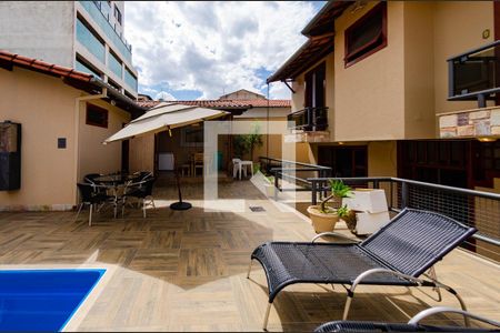 Casa à venda com 390m², 5 quartos e 4 vagasÁrea externa