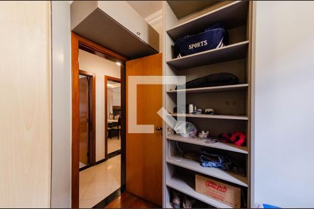 Casa à venda com 390m², 5 quartos e 4 vagasQuarto 2