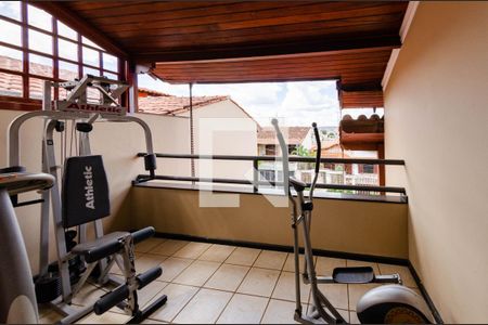 Casa à venda com 390m², 5 quartos e 4 vagasVaranda Semi-suíte 2